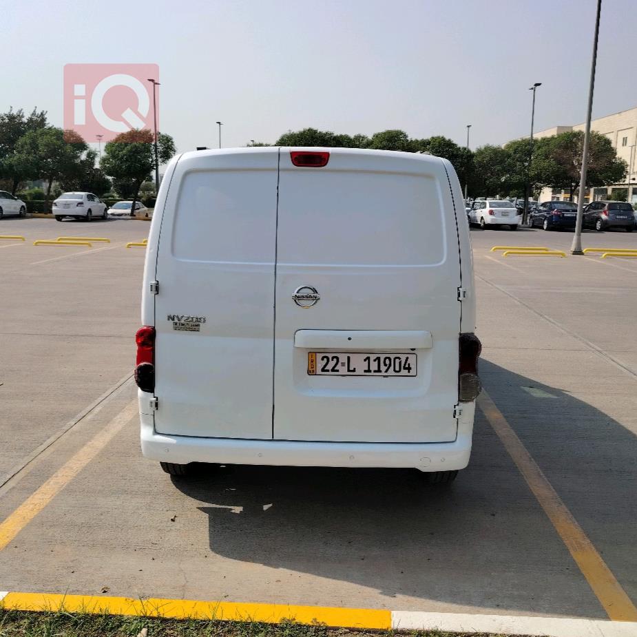 نیسان NV200